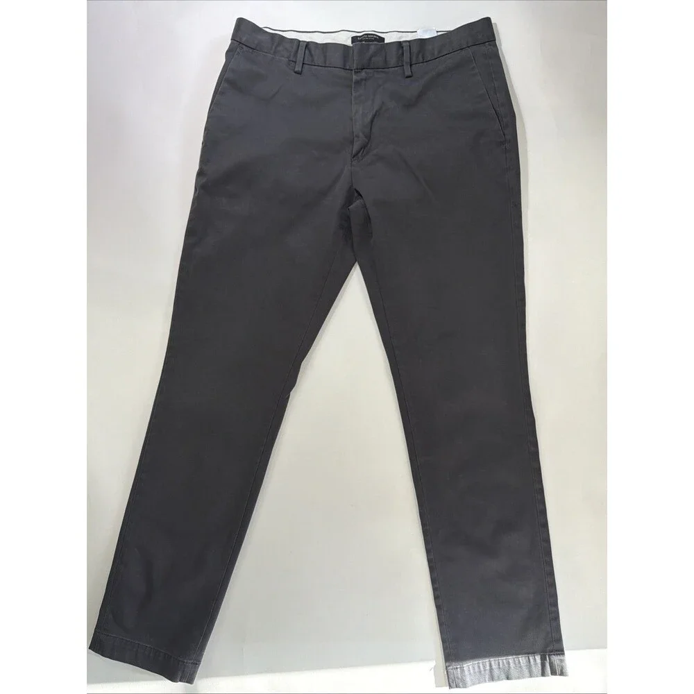 Banana Republic Men’s Dark Gray Fulton Chino Size 33/32